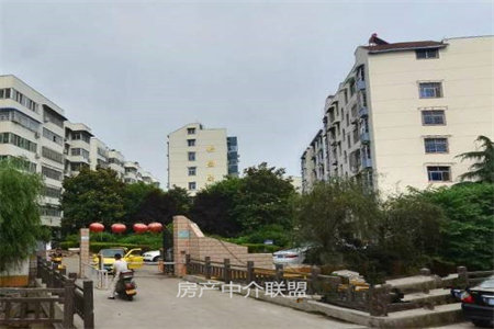 出售密州帝中海4室2厅3卫245平精装修